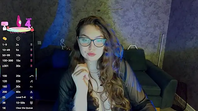 LuxSopphia online show from March 2, 8:15 pm