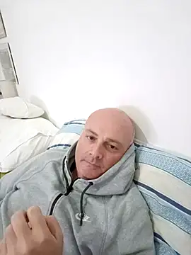 Alexis Bull online show from November 24, 1:55 pm