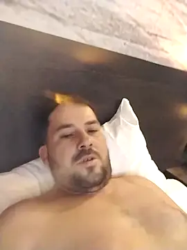 Snapshot of iunutmi chatting on October 6, 7:33 pm iunutmi online show from October 6, 7:33 pm