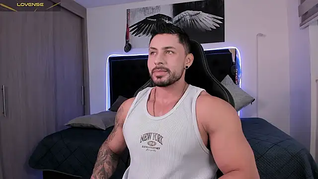 santi aesthetic online show from February 23, 11:13 pm