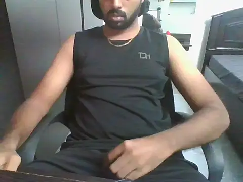 Snapshot of lovelyakash69 chatting on March 14, 5:57 am lovelyakash69 online show from March 14, 5:57 am