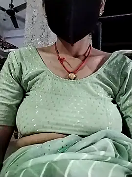 Snapshot of Soniy-Maax chatting on October 6, 8:34 am Soniy-Maax online show from October 6, 8:34 am