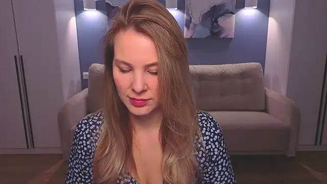 MelanieBennett online show from March 3, 6:19 am