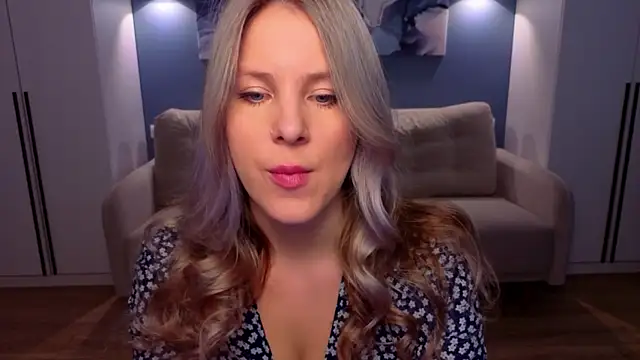 MelanieBennett online show from March 30, 8:04 am