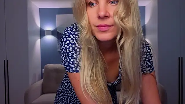 MelanieBennett online show from July 14, 10:21 am