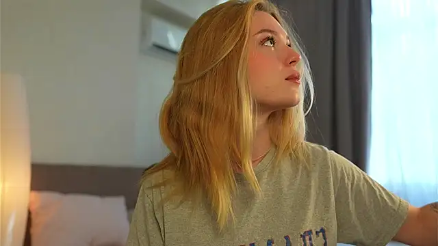 Snapshot of Cyberheart_ chatting on October 2, 12:45 pm Cyberheart online show from October 2, 12:45 pm