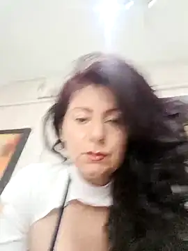 lunadicty online show from April 12, 8:25 pm