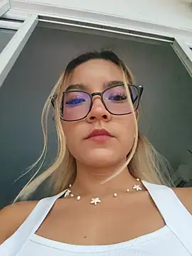 Pretty roxxyy online show from March 21, 11:15 am