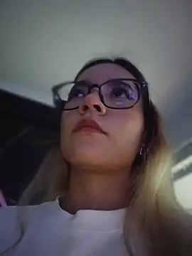 Pretty roxxyy online show from April 12, 11:37 am