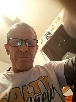 Snapshot of moasslicker chatting on December 22, 10:01 am moasslicker online show from December 22, 10:01 am