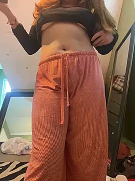 Snapshot of bankruptbabe chatting on December 22, 7:22 pm bankruptbabe online show from December 22, 7:22 pm