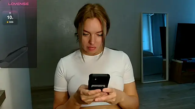 Snapshot of Eva___forever chatting on October 7, 1:25 am Eva   forever online show from October 7, 1:25 am