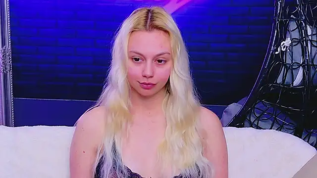 AlessiaCroft online show from May 13, 4:10 am