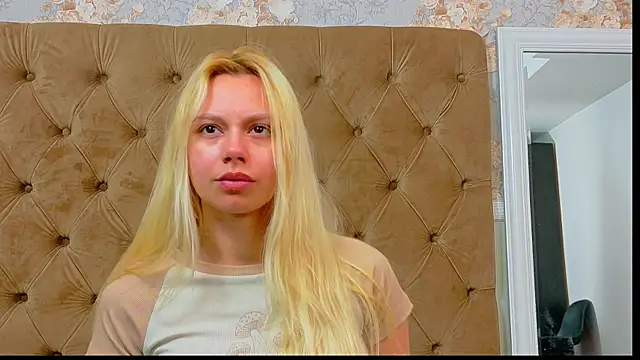 AlessiaCroft online show from May 17, 4:10 am