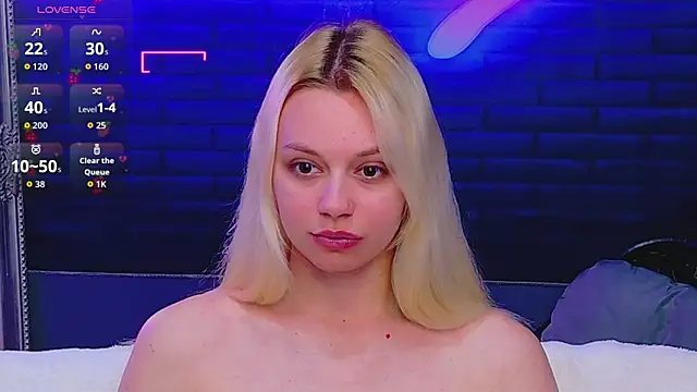 Snapshot of AlessiaCroft chatting on June 7, 4:05 am AlessiaCroft online show from June 7, 4:05 am