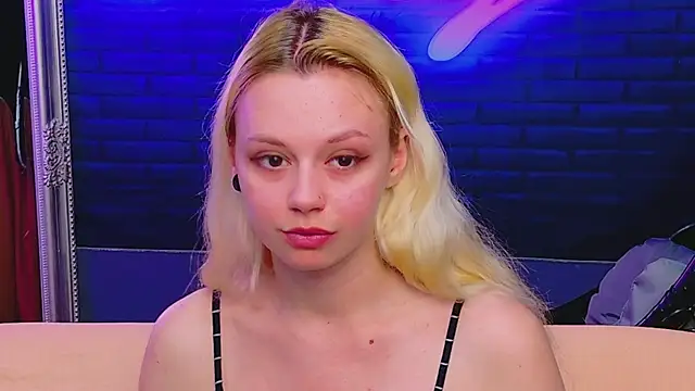 Snapshot of AlessiaCroft chatting on June 12, 4:11 am AlessiaCroft online show from June 12, 4:11 am