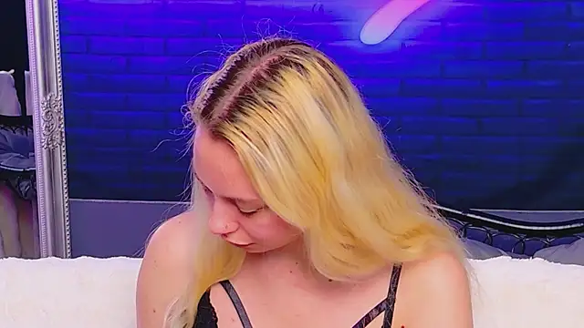 Snapshot of AlessiaCroft chatting on July 5, 4:19 am AlessiaCroft online show from July 5, 4:19 am