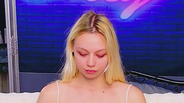 Snapshot of AlessiaCroft chatting on July 6, 3:58 am AlessiaCroft online show from July 6, 3:58 am