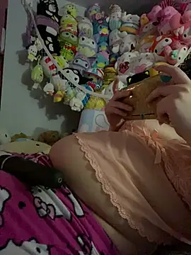 w3tkittty online show from February 18, 1:07 pm