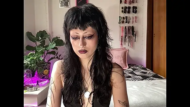 ELENA UMBRA online show from December 20, 3:30 pm