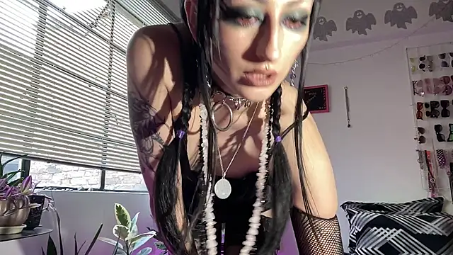 ELENA UMBRA online show from May 29, 9:57 pm