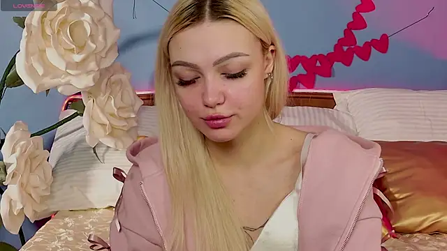 LinaLirian online show from March 17, 9:23 am