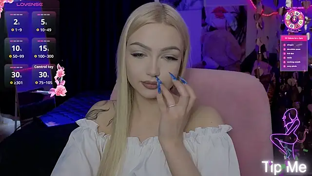 Snapshot of LinaLirian chatting on May 25, 9:48 am LinaLirian online show from May 25, 9:48 am