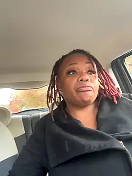 Snapshot of RoyalQueen2u chatting on November 9, 12:36 pm RoyalQueen2u online show from November 9, 12:36 pm