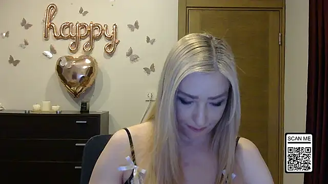 Snapshot of Wild_Silk_Desire chatting on April 19, 6:10 pm Wild Silk Desire online show from April 19, 6:10 pm