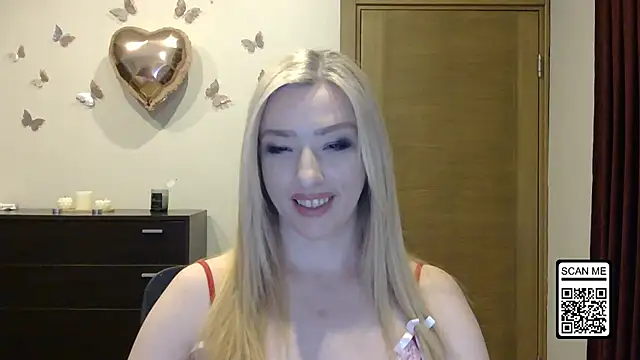 Snapshot of Wild_Silk_Desire chatting on April 22, 5:47 pm Wild Silk Desire online show from April 22, 5:47 pm