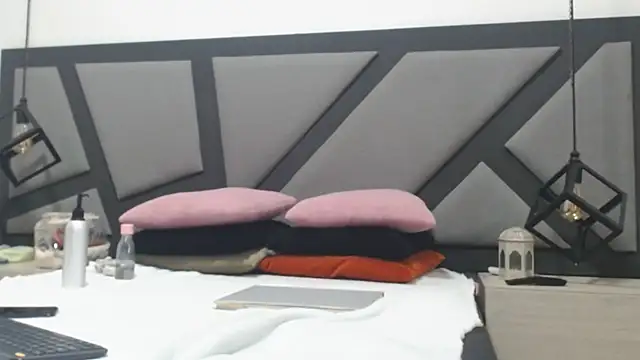 amanda ramirez online show from July 11, 9:27 pm