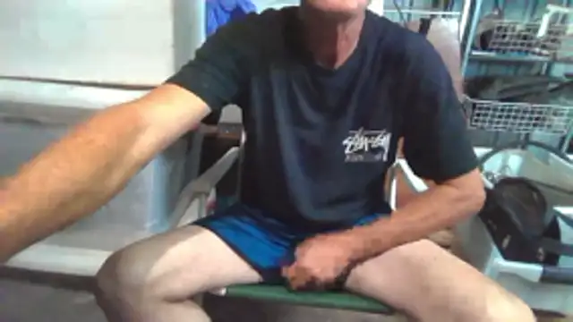 Snapshot of Lovyourpuss chatting on December 17, 6:41 am Lovyourpuss online show from December 17, 6:41 am