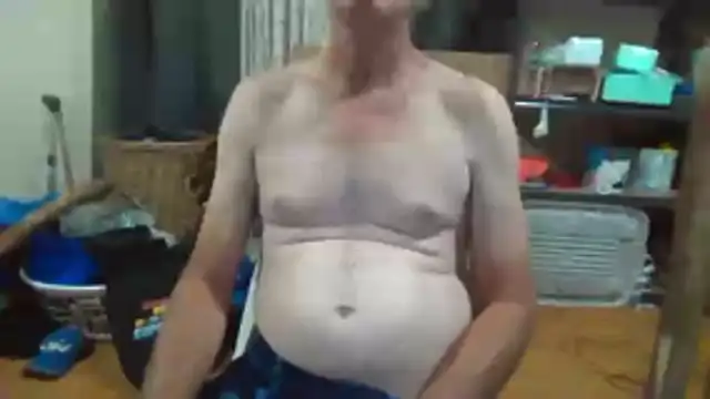 Snapshot of Lovyourpuss chatting on December 20, 6:48 pm Lovyourpuss online show from December 20, 6:48 pm