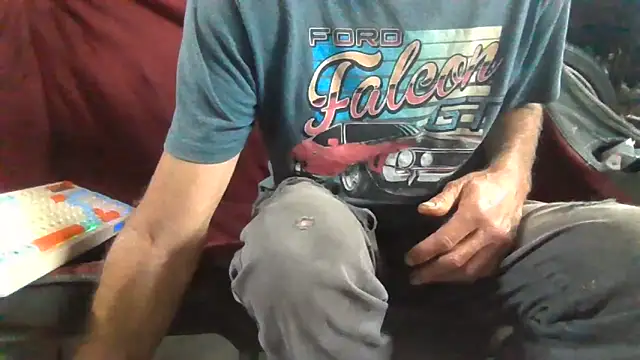 Snapshot of Lovyourpuss chatting on January 31, 7:56 pm Lovyourpuss online show from January 31, 7:56 pm