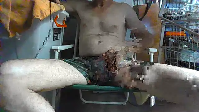 Snapshot of Lovyourpuss chatting on February 6, 12:48 am Lovyourpuss online show from February 6, 12:48 am