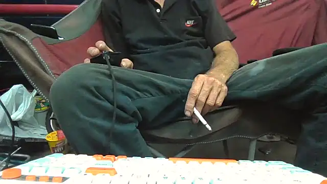 Snapshot of Lovyourpuss chatting on February 10, 3:43 am Lovyourpuss online show from February 10, 3:43 am