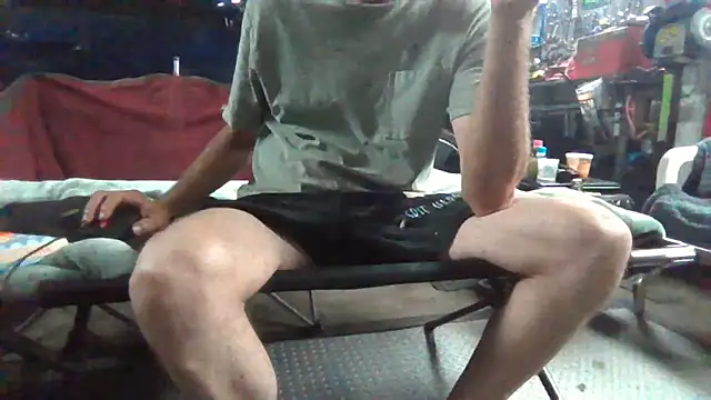 Snapshot of Lovyourpuss chatting on February 11, 7:41 pm Lovyourpuss online show from February 11, 7:41 pm