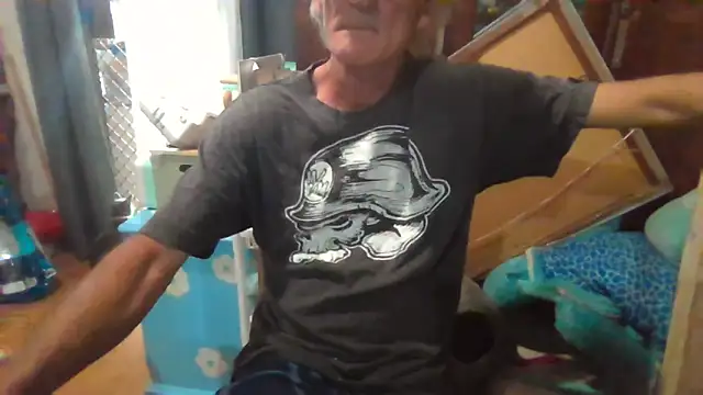 Snapshot of Lovyourpuss chatting on March 1, 10:12 pm Lovyourpuss online show from March 1, 10:12 pm