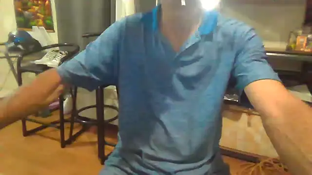 Snapshot of Lovyourpuss chatting on March 15, 4:40 am Lovyourpuss online show from March 15, 4:40 am