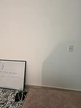 Snapshot of alissradiante1 chatting on February 8, 2:59 am alissradiante1 online show from February 8, 2:59 am