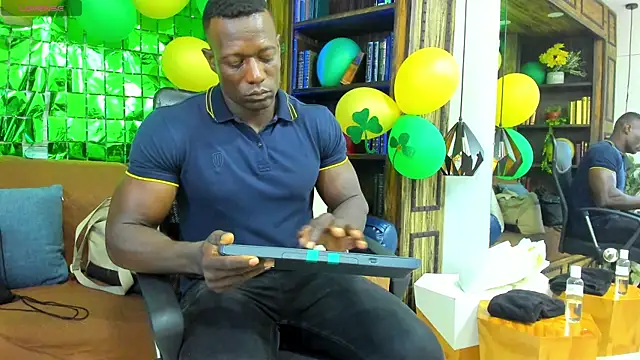 Snapshot of MarcusBlack_ chatting on March 20, 12:10 pm MarcusBlack online show from March 20, 12:10 pm