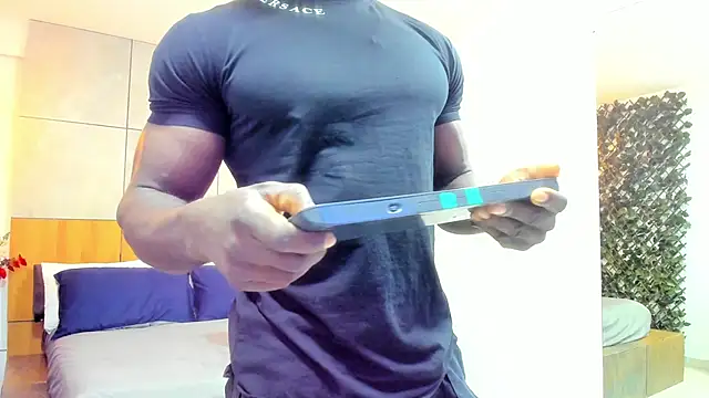 Snapshot of MarcusBlack_ chatting on March 31, 10:37 am MarcusBlack online show from March 31, 10:37 am