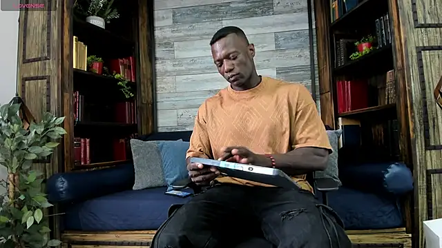 Snapshot of MarcusBlack_ chatting on April 14, 3:07 pm MarcusBlack online show from April 14, 3:07 pm