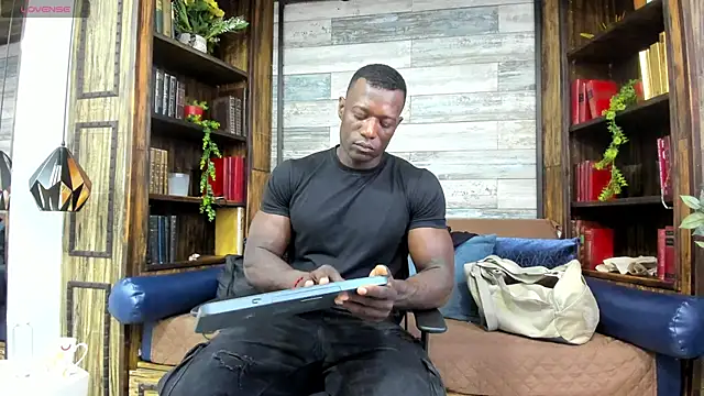 Snapshot of MarcusBlack_ chatting on May 26, 12:12 pm MarcusBlack online show from May 26, 12:12 pm