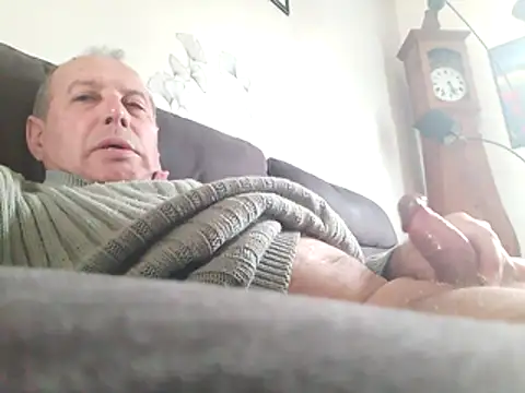 Snapshot of Vince072 chatting on November 6, 12:06 pm Vince072 online show from November 6, 12:06 pm