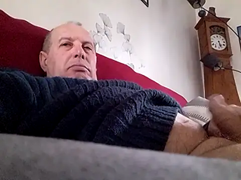 Snapshot of Vince072 chatting on January 10, 12:40 pm Vince072 online show from January 10, 12:40 pm
