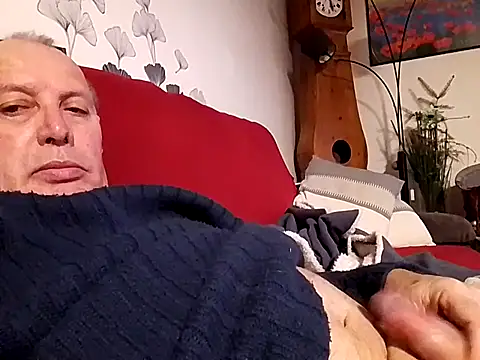 Snapshot of Vince072 chatting on January 13, 4:34 pm Vince072 online show from January 13, 4:34 pm