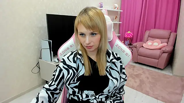 LindaSandy 1 online show from November 17, 10:10 am