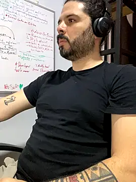 Snapshot of uto857 chatting on October 15, 5:02 pm uto857 online show from October 15, 5:02 pm