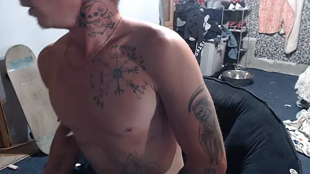 Snapshot of mastertrap chatting on September 22, 1:40 am mastertrap online show from September 22, 1:40 am